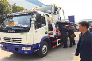 个旧汽车道路救援拖车价格